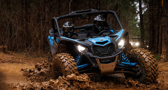 Maverick-X3-mud-ridingx700